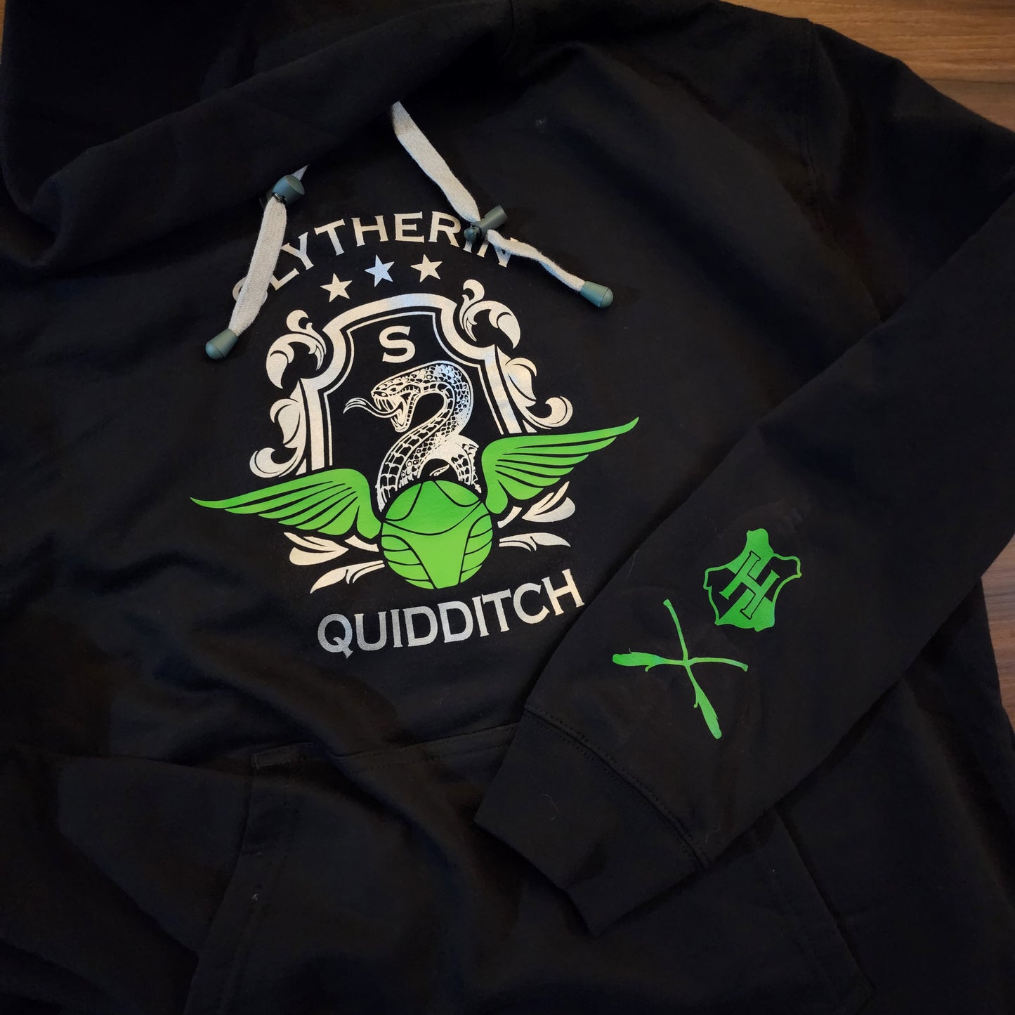 Sudadera Slytherin. Capucha y Cangurera. Unisex.