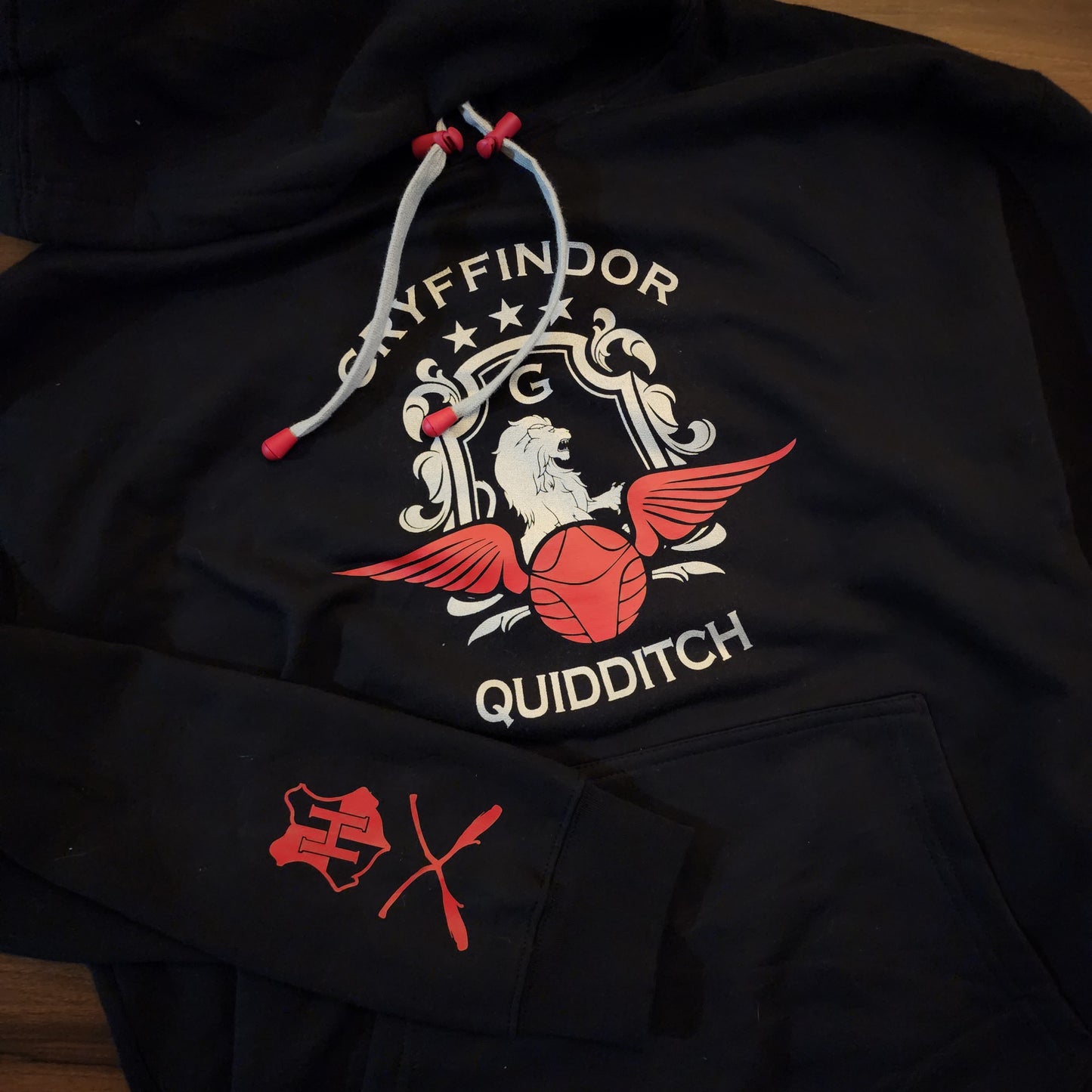 Sudadera Gryffindor. Capucha y Cangurera. Unisex.