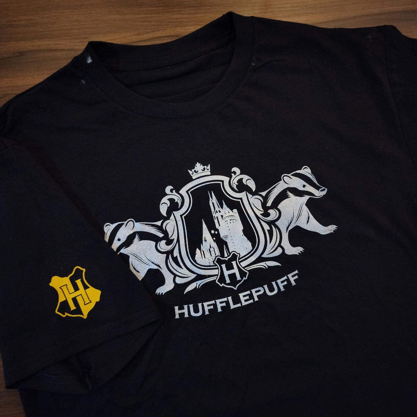 Playera Hufflepuff. Cuello Redondo. Unisex