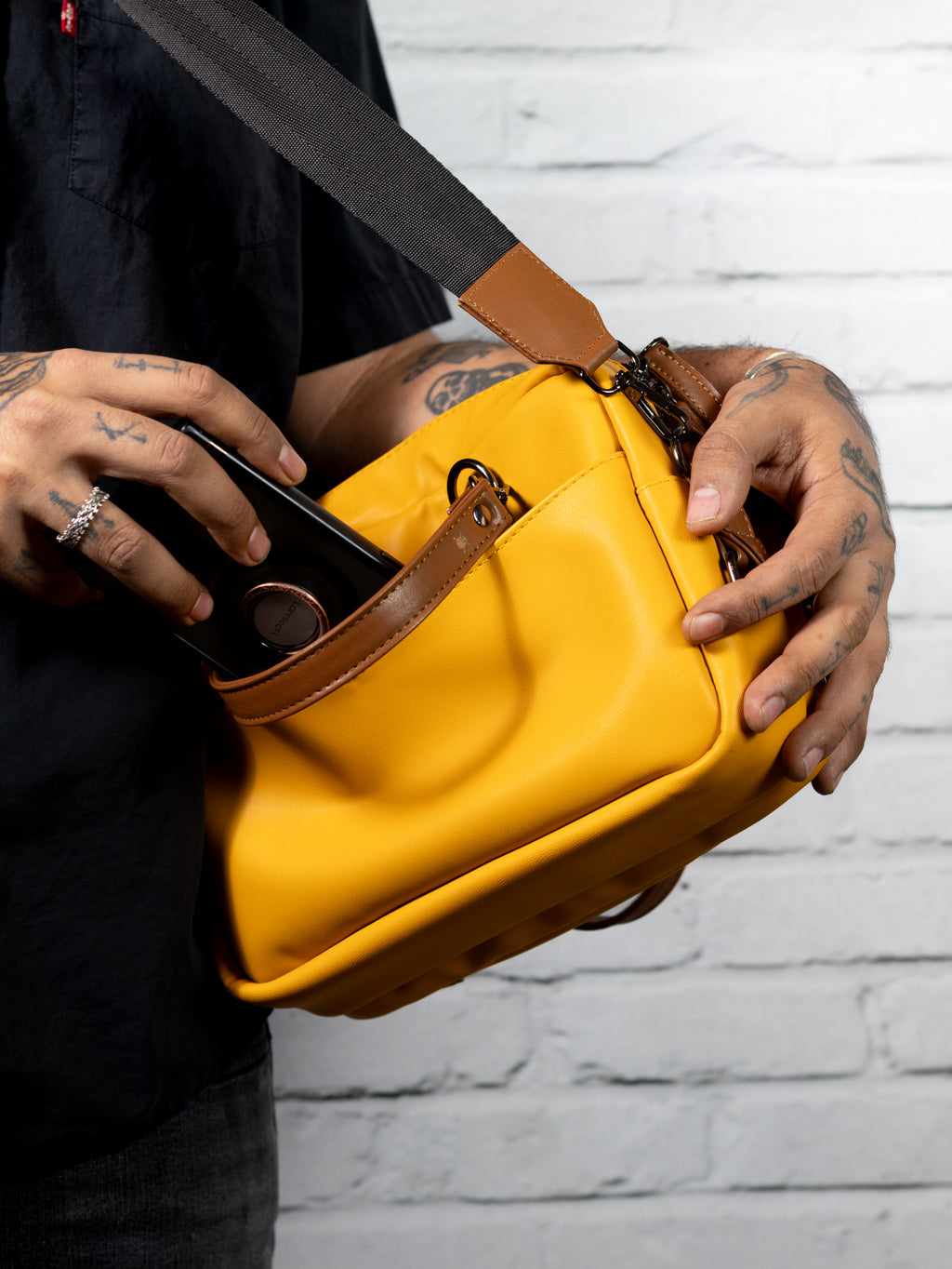Mini Maletín Símbolo Personalizado. Amarillo